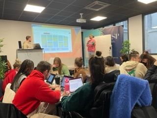 Cours sur le plateau de l'ESD 2